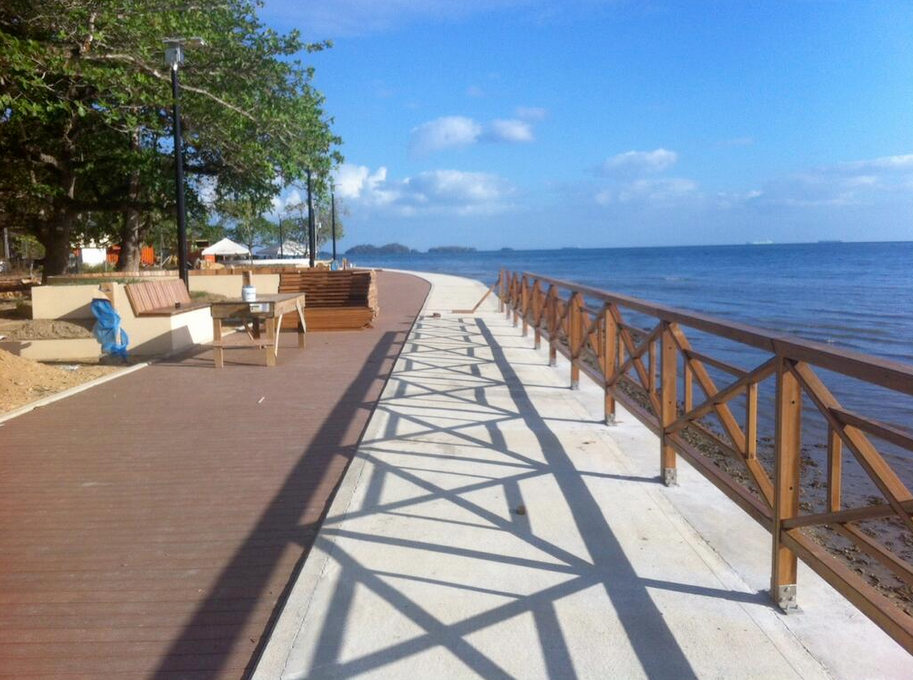 Patio Style Decks photo 3 — The Vinyl Outlet