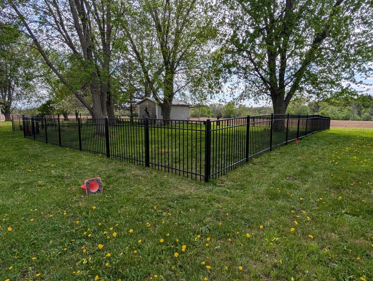 Metal Fence photo 3 — The Vinyl Outlet