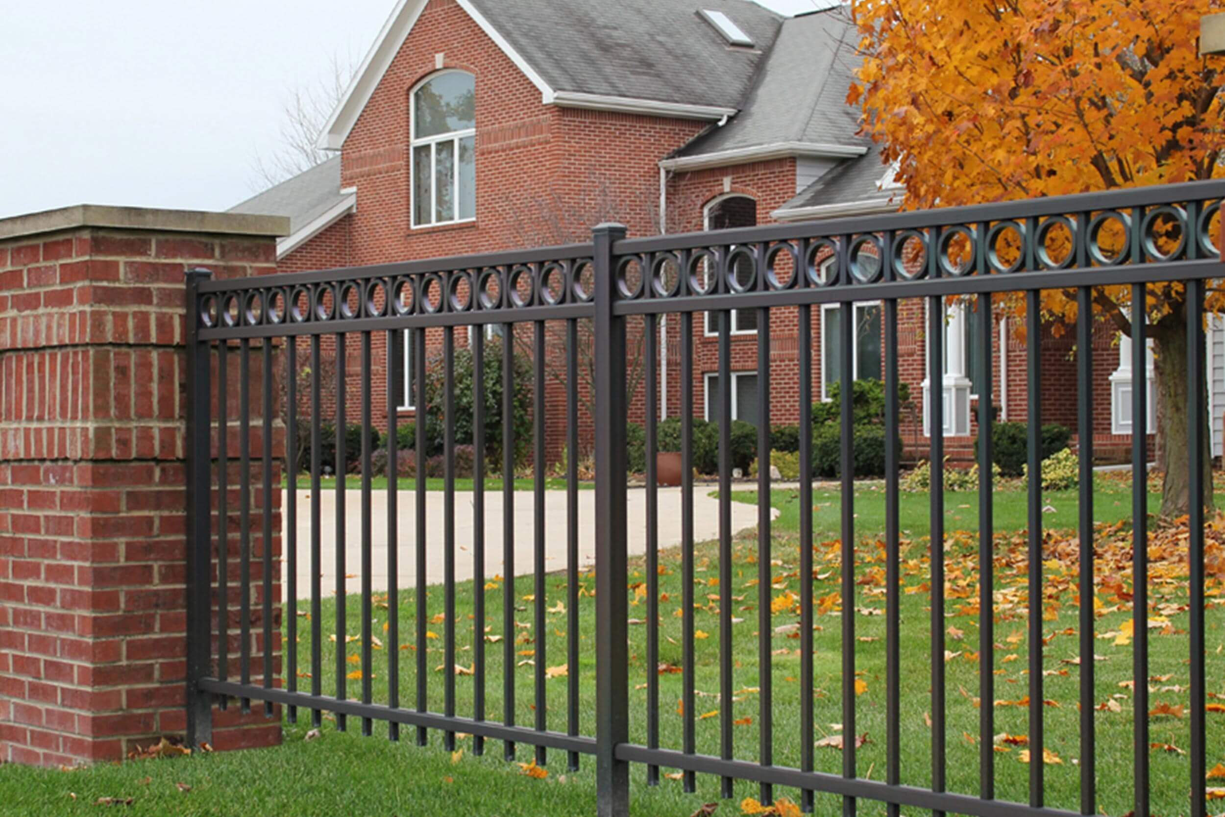 3-Rail Flat Top Aluminum Fencing example 2