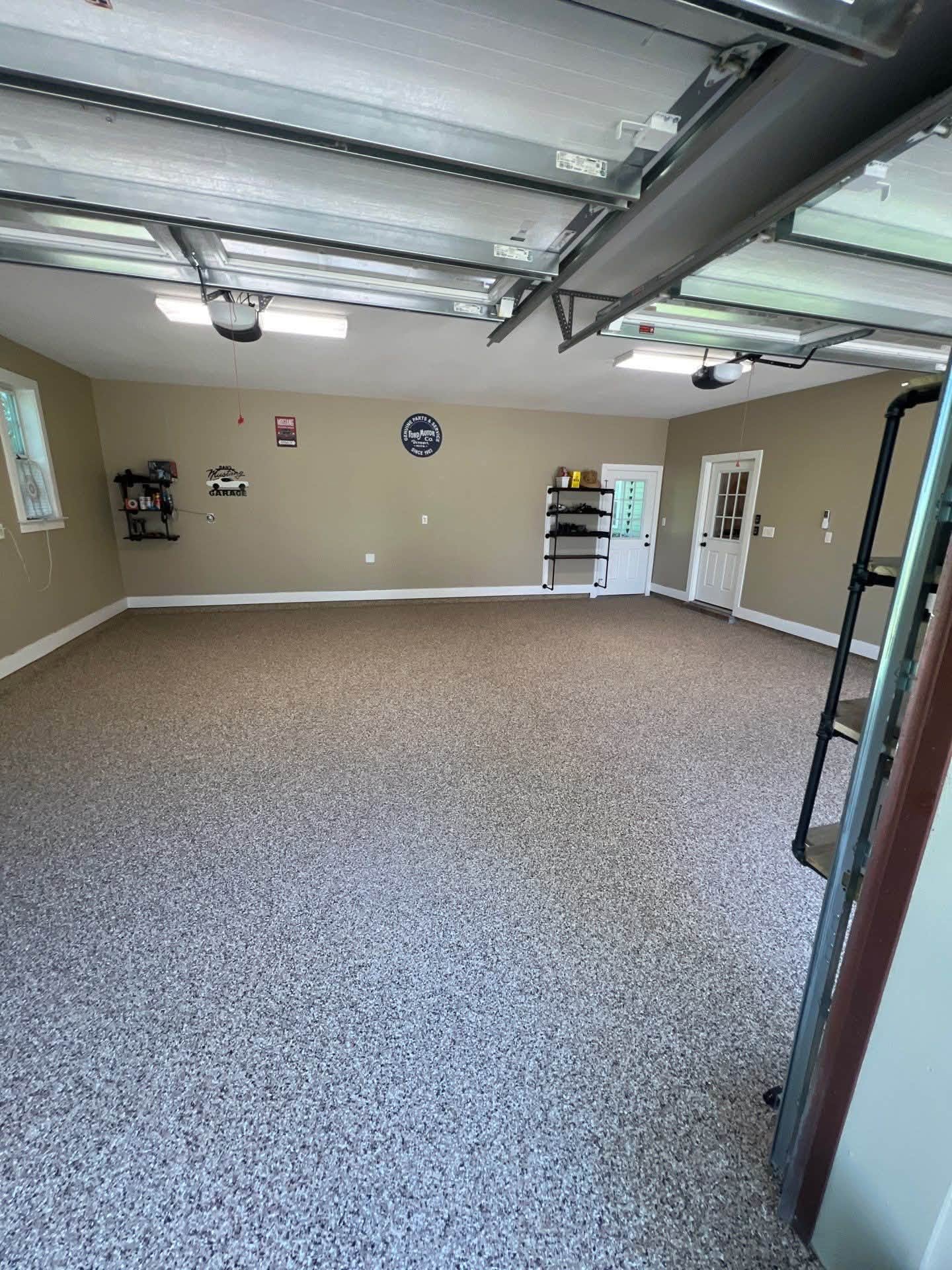 How Polyaspartic Garage Floors Handle Florida Heat and Humidity