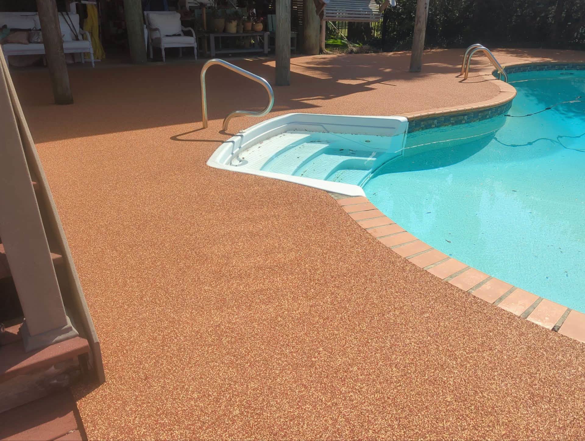Why Rubber Pool Decks Stay Cool and Comfortable Under the Summer Sun