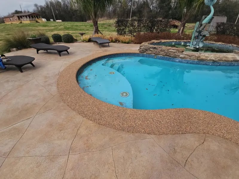 RevaFlex pool with contrasting outline color