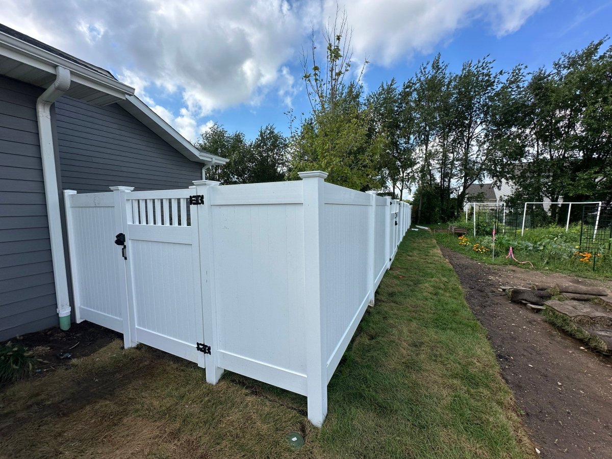 5 Signs It’s Time to Replace Your Old Fence