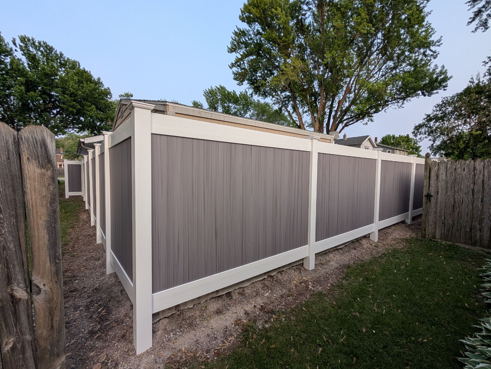 Choosing the Right Color for Your Vinyl Fence