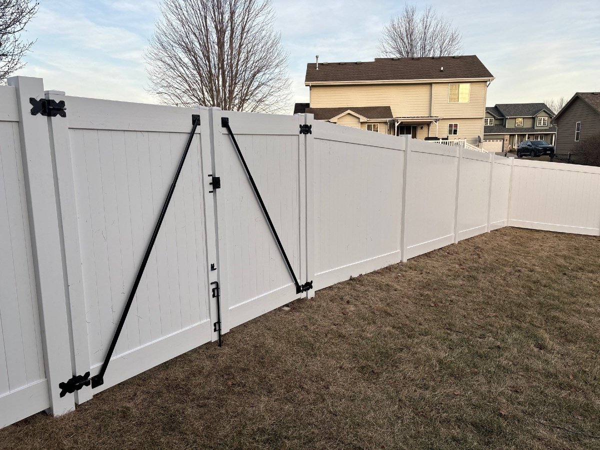 How to Customize Your Vinyl Fence for a Unique Look