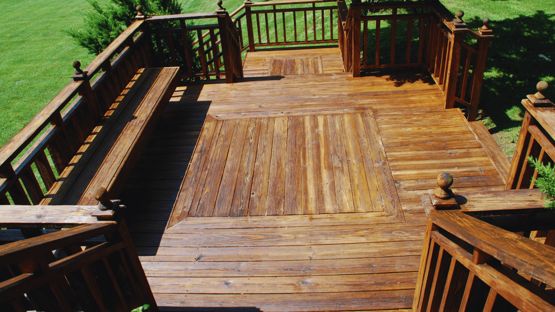 How to Design a Wood Fence That Complements Your Property
