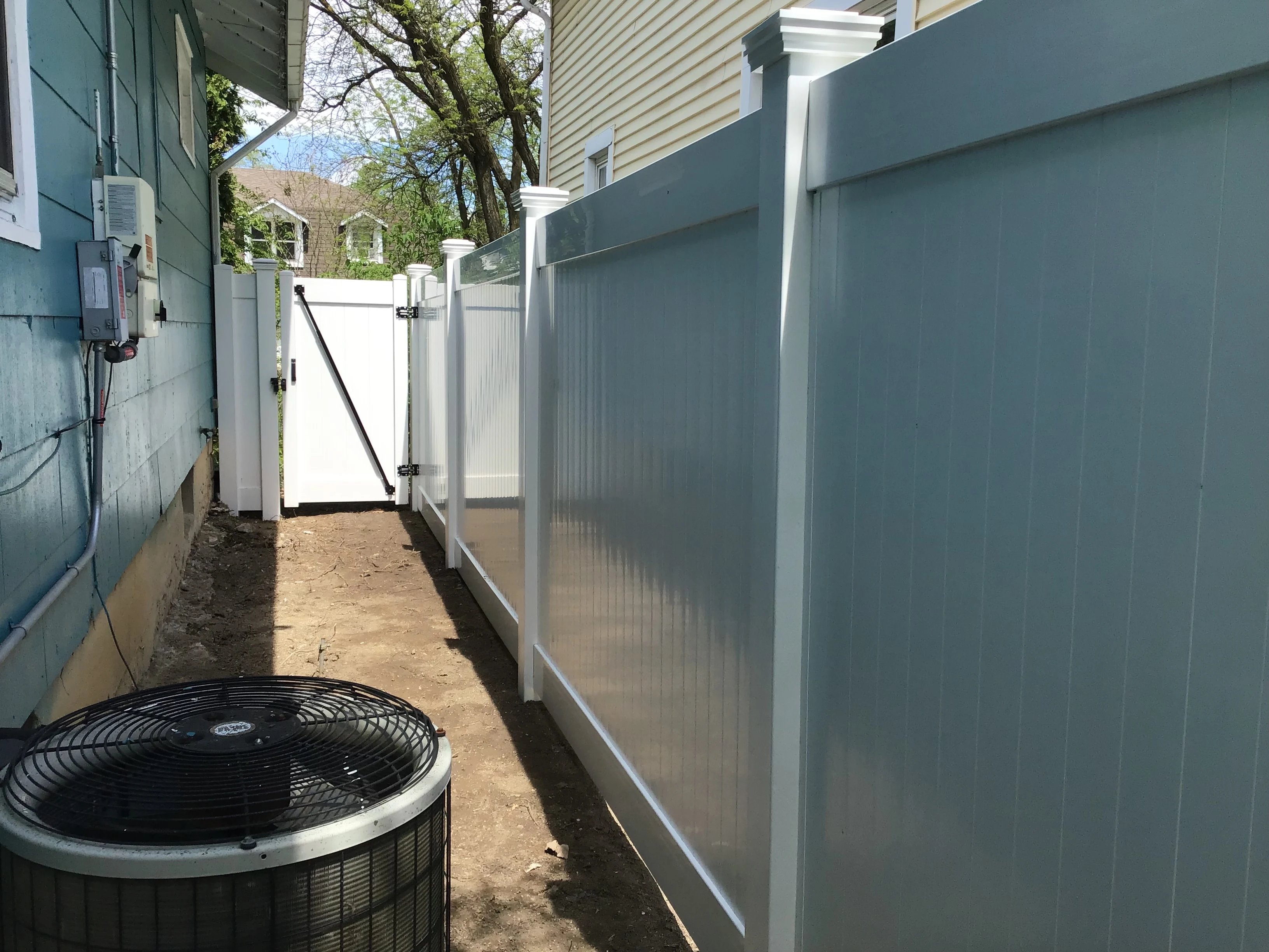 How To Keep Your Vinyl Fence Looking Brand New