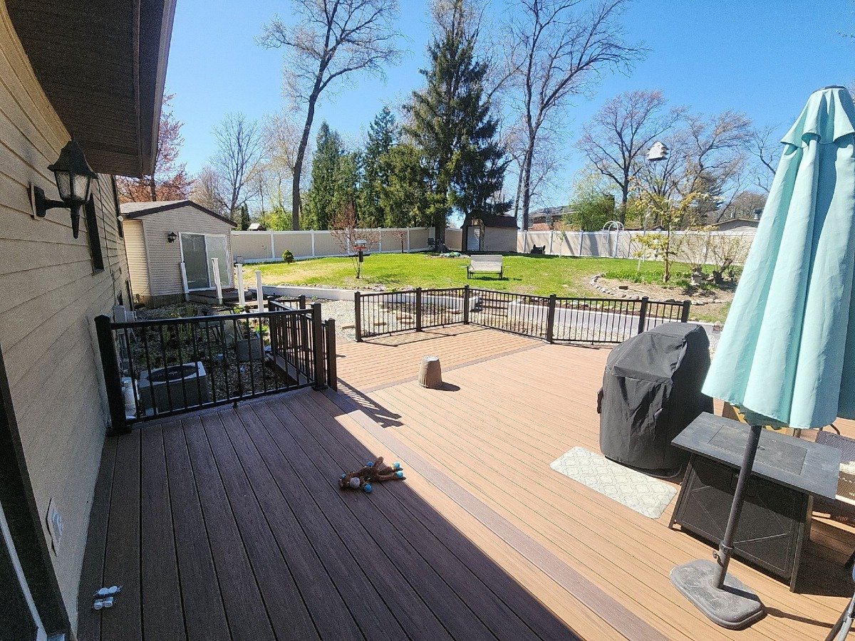The Pros and Cons of Choosing a Vinyl Deck for Your Backyard
