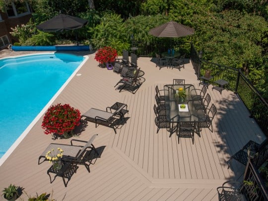Vinyl vs. Wood Decks: Which Is the Best Choice for Your Home?