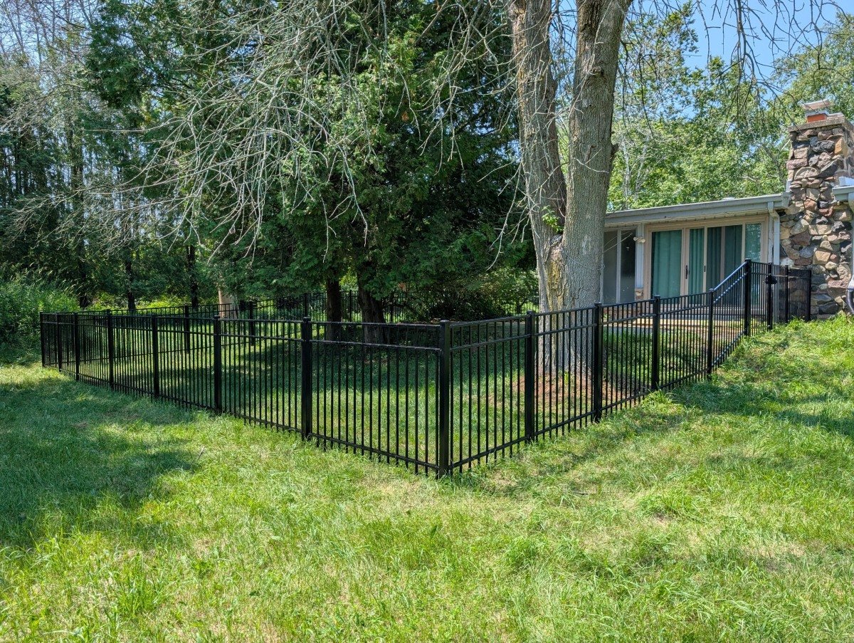 What to Expect When Installing a Metal Fence on Your Property