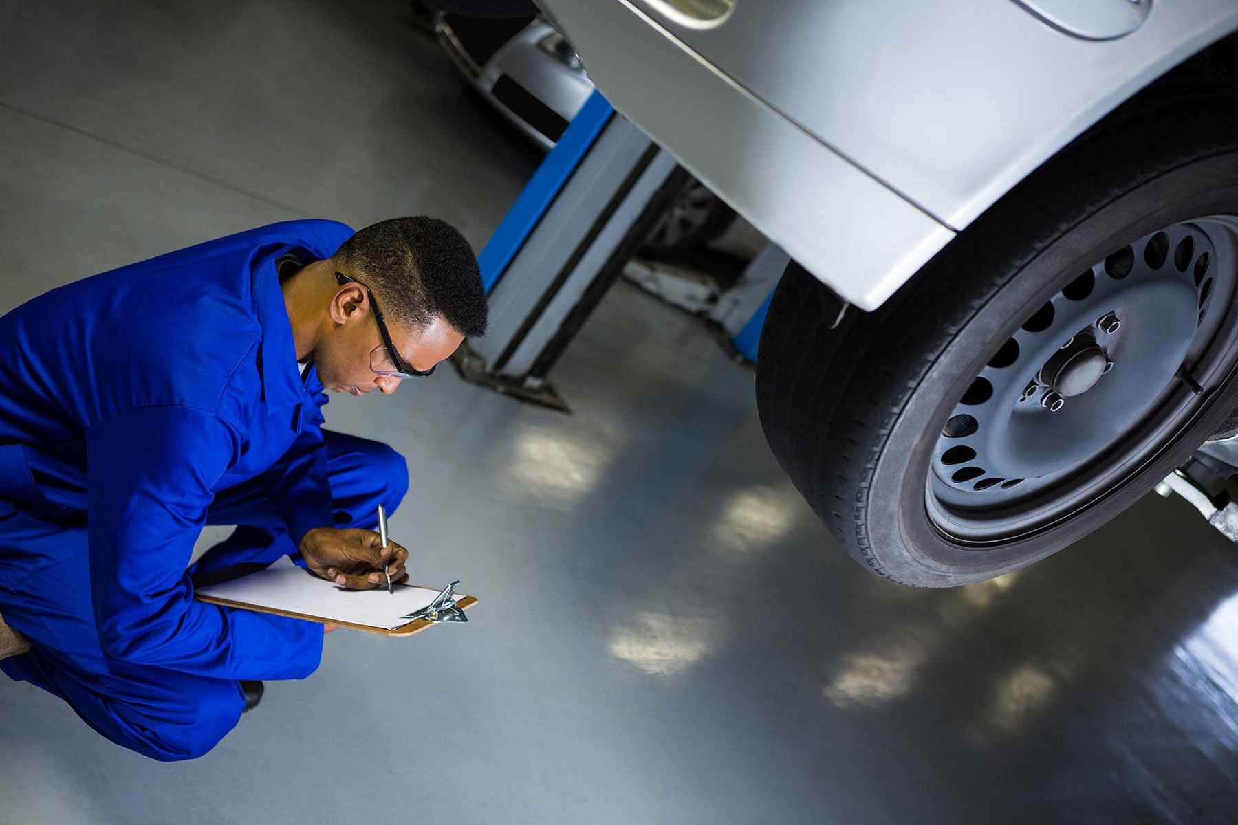 Garage Essentials: Why Do You Need Concrete Coatings in Tampa?