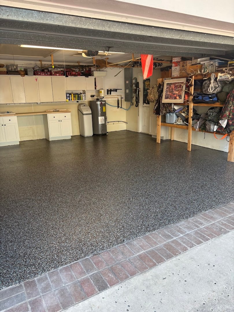 Garages in Lithia