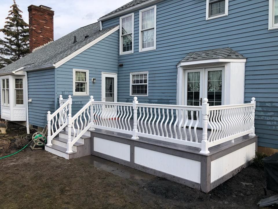 Deck Railings photo 8 — The Vinyl Outlet